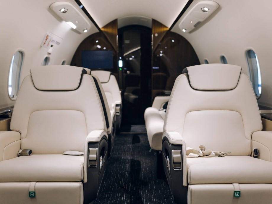 Private Jet Charter Legacy 600 interior